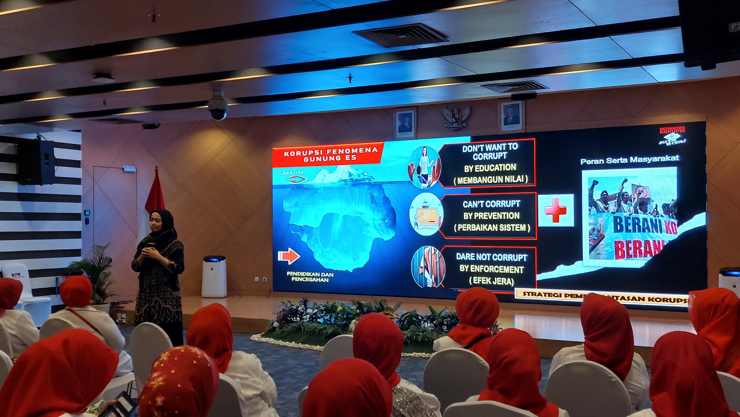 Suara Angklung Perempuan untuk Indonesia Bebas Korupsi